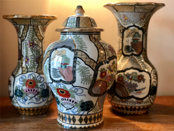 Vase of Chinese porcelain (per piece or as a set of 3 vases) - Image 3